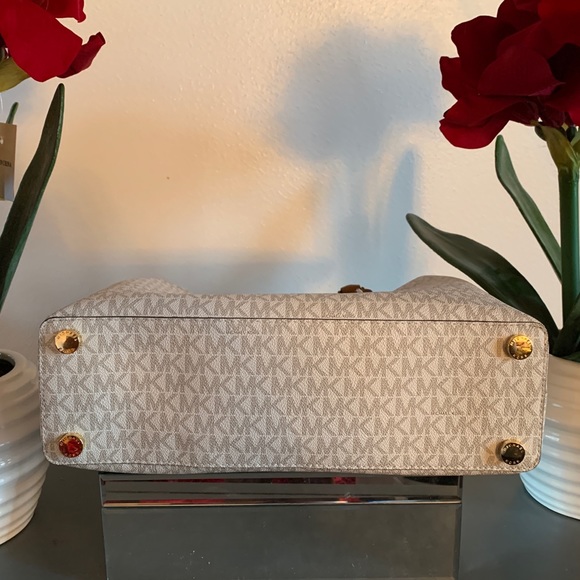 New Large Camille Micheal Kors bag - Picture 7 of 7